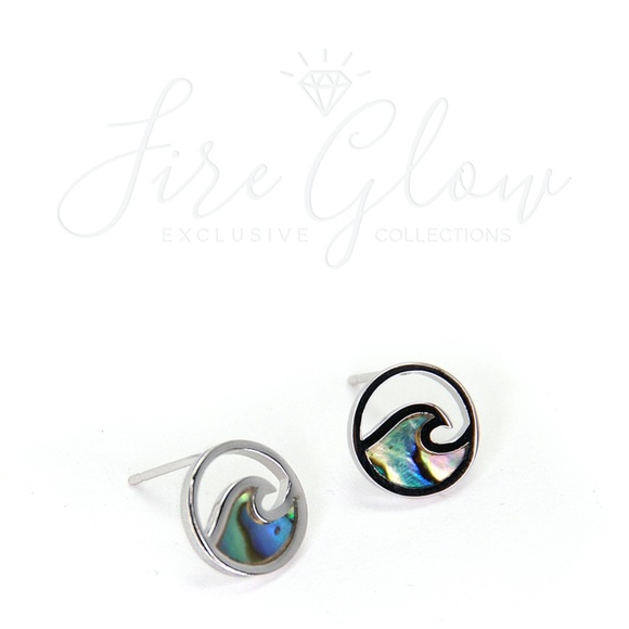 Rhodium Plated Oyster Shell Wave Earring - Picture 10 of 11